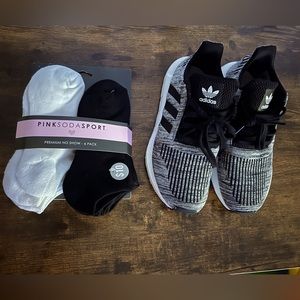 Adidas Swift Run & Socks Bundle